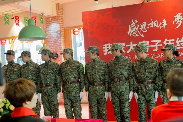 刘晓庆与邓婕5岁年龄差惊人！刘庆疯狂扮嫩似奶奶妆！